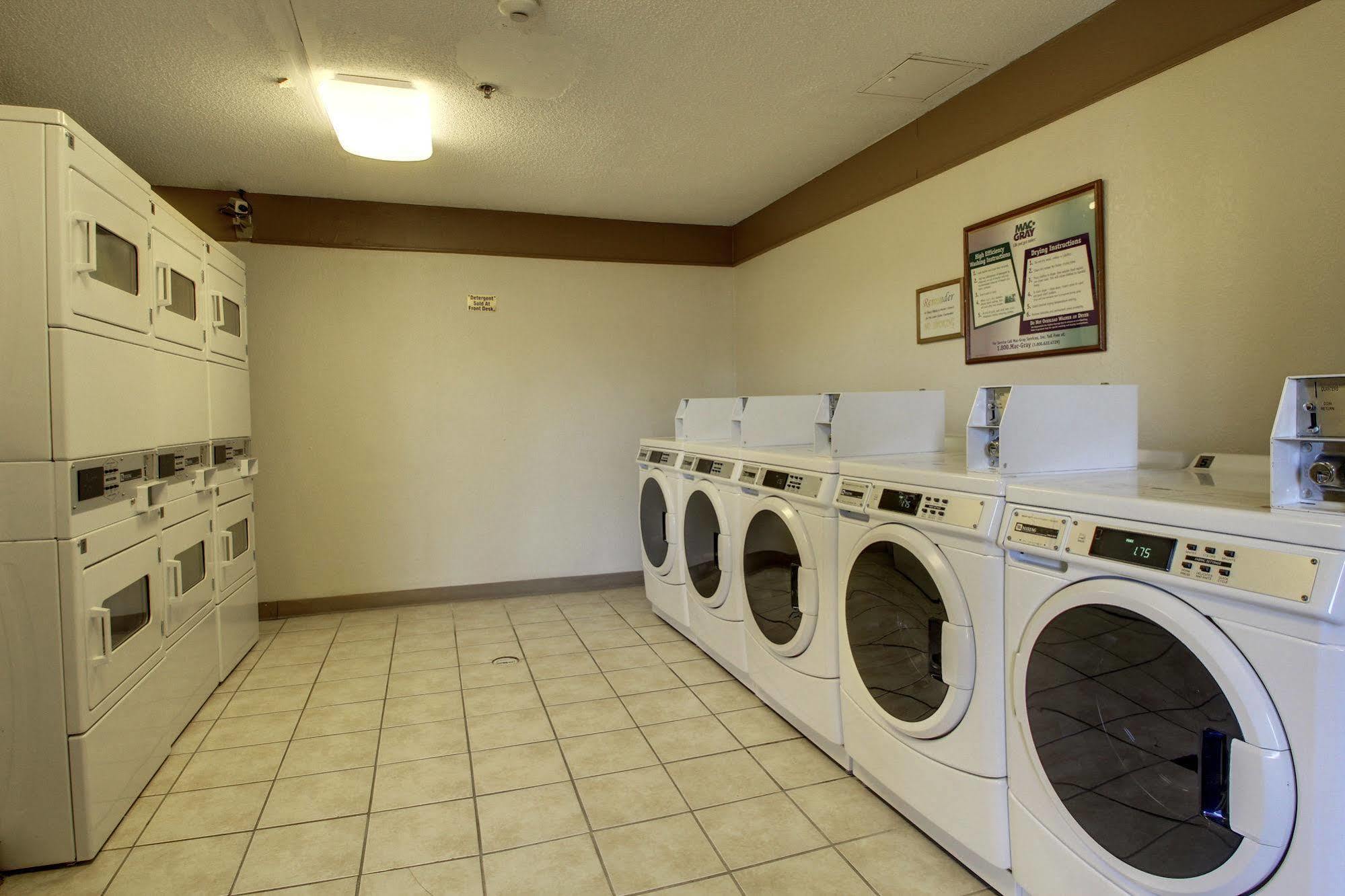 Intown Suites Extended Stay Raleigh Nc- Capital Blvd Bagian luar foto