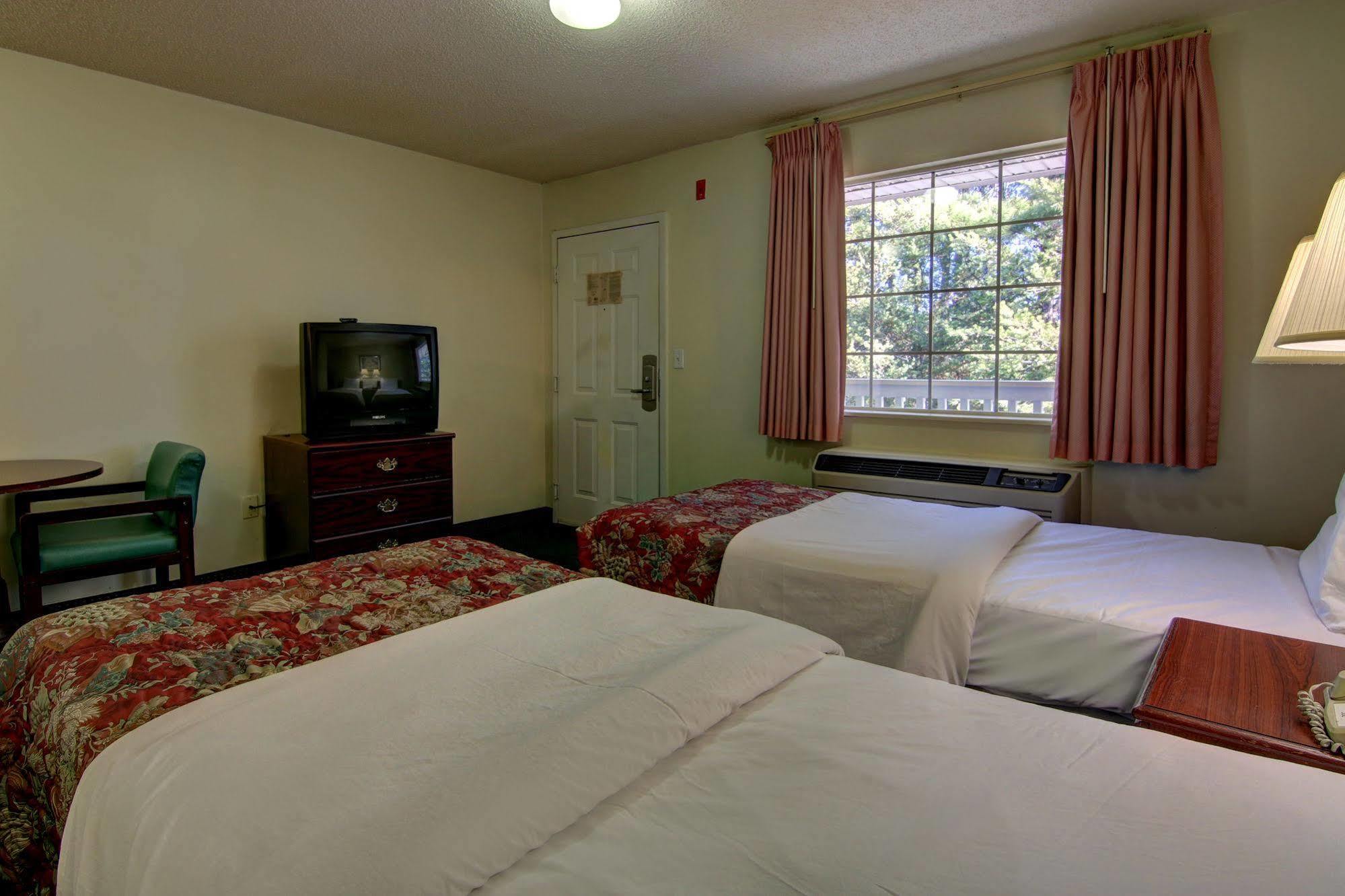 Intown Suites Extended Stay Raleigh Nc- Capital Blvd Bagian luar foto