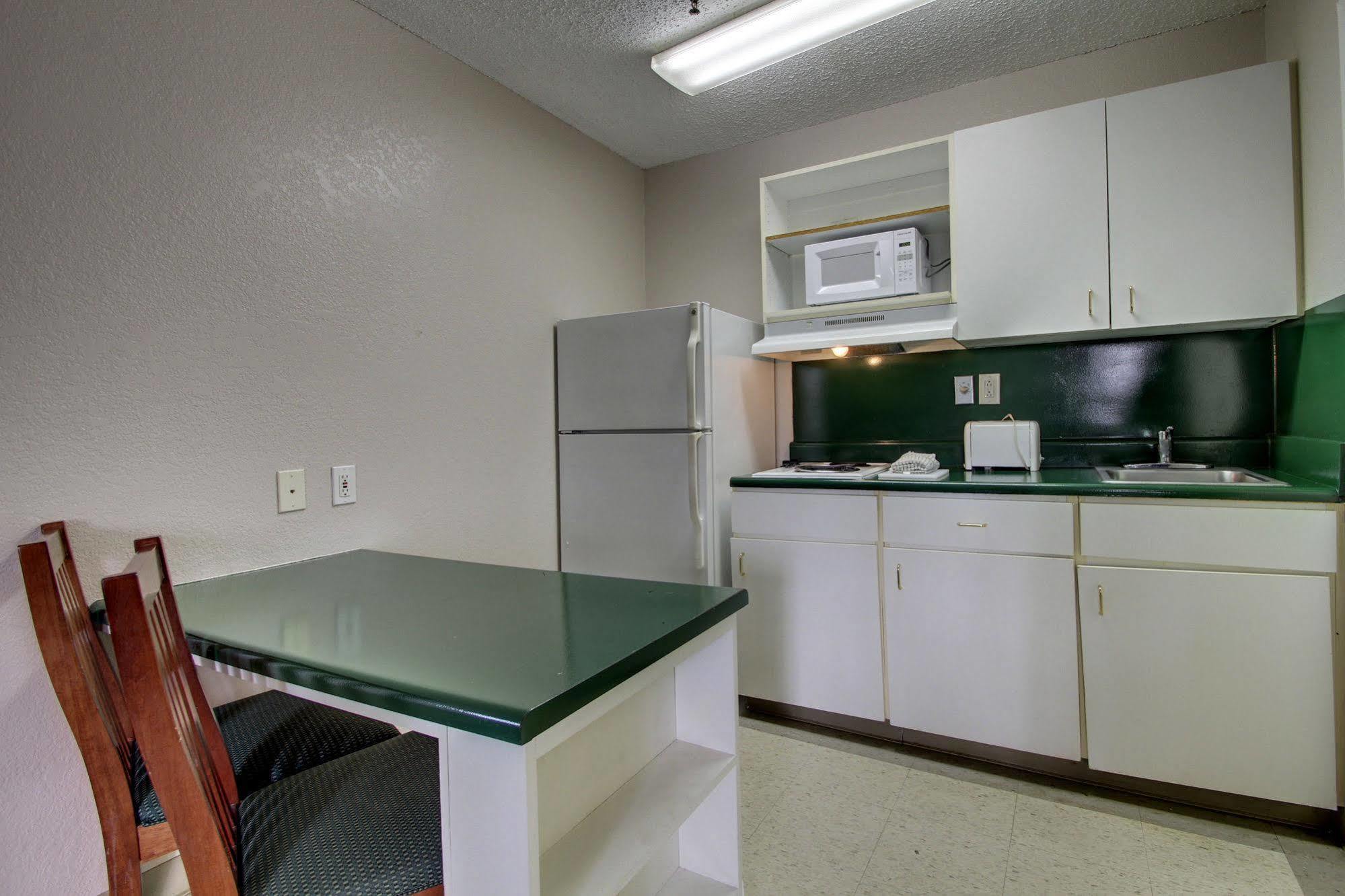 Intown Suites Extended Stay Raleigh Nc- Capital Blvd Bagian luar foto